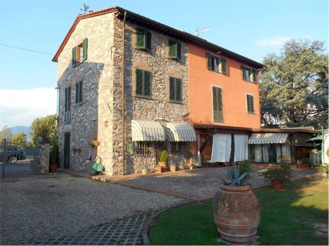 Villa Indipendente in vendita a Tempagnano di Lunata, Bagni Di Lucca Ponte
