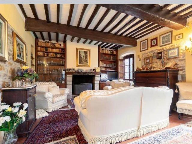 Villa Indipendente in vendita a Bagni Di Lucca Ponte, Toscana