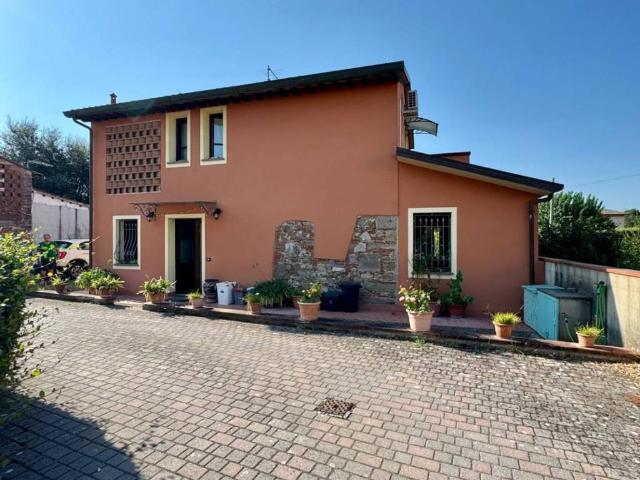 Villa Indipendente in vendita a Picciorana, Lucca