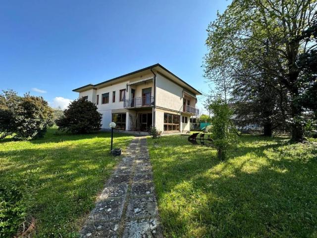Villa Indipendente in vendita a San Concordio, Bagni Di Lucca Ponte