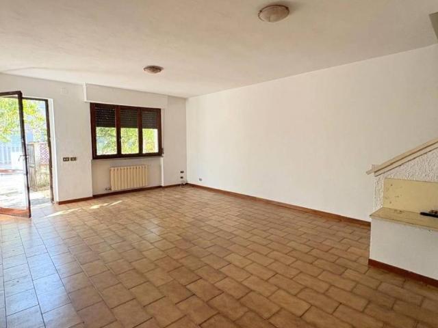 Villa Indipendente in vendita a Corte Dovichetti, Lucca