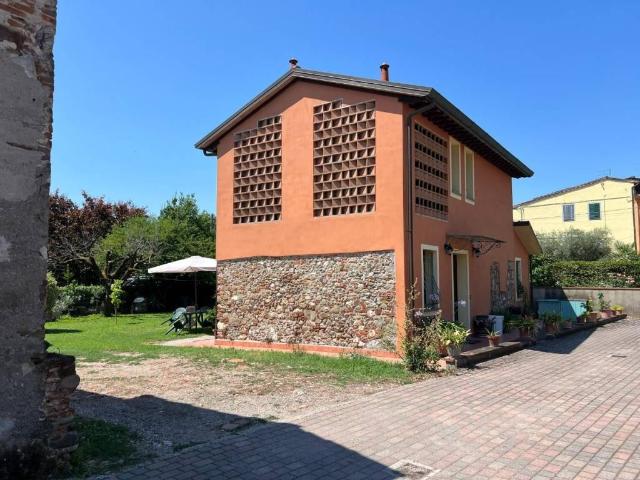 Villa Indipendente in vendita a Bagni Di Lucca Ponte, Toscana