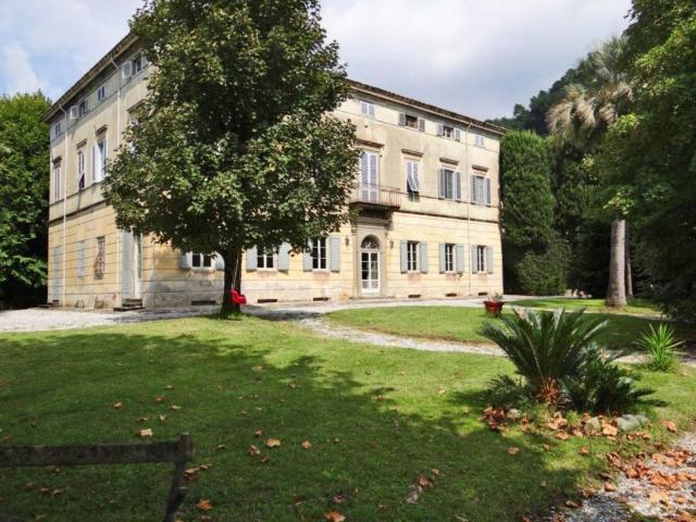 Villa Indipendente in vendita a San Gemignano di Moriano, Lucca