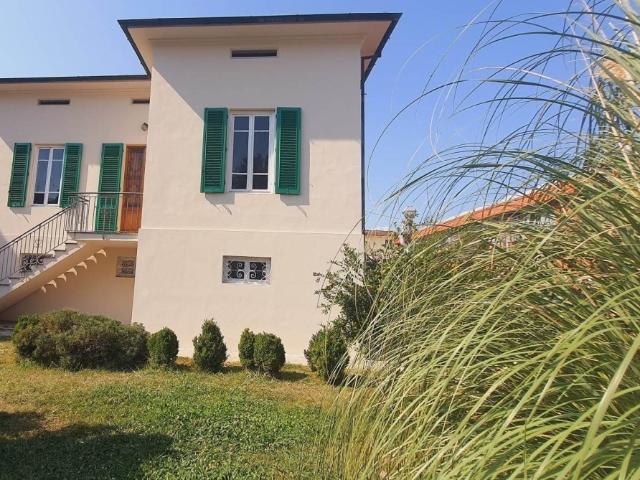 Villa Indipendente in vendita a Santissima Annunziata, Bagni Di Lucca Ponte