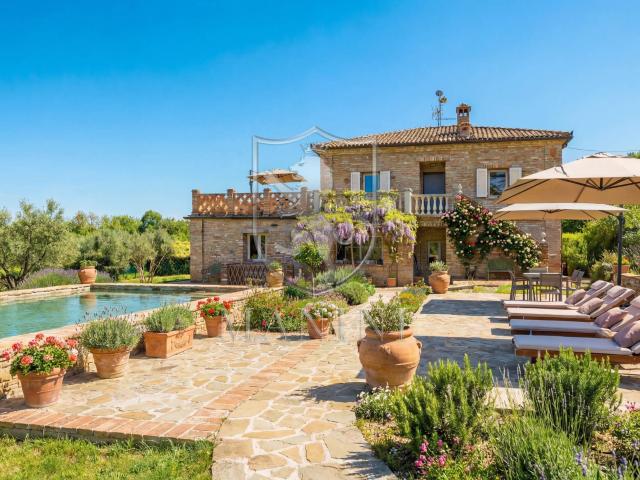 Villa Indipendente in vendita a Lucignano, Arezzo