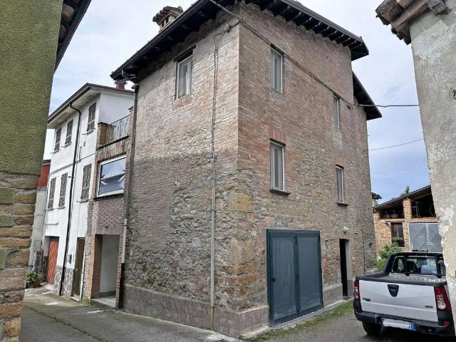 Villa Indipendente in vendita a Lugagnano Val D'arda, Reggio Emilia