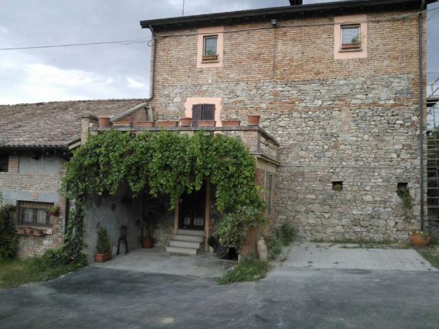 Villa Indipendente in vendita a Lugagnano Val D'arda, Reggio Emilia