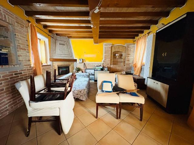 Villa Indipendente in vendita a Lugagnano Val D'arda, Reggio Emilia