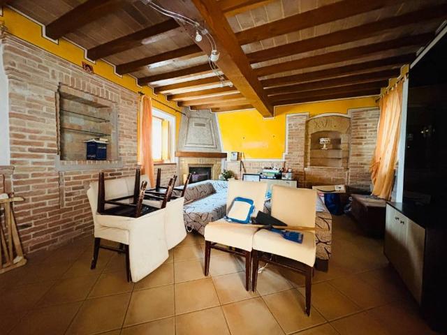 Villa Indipendente in vendita a Lugagnano Val D'arda, Reggio Emilia