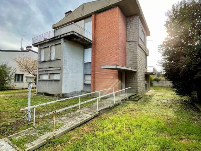 Villa Indipendente in vendita a Lugo, Ravenna
