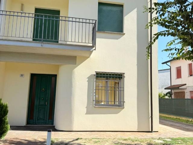 Villa Indipendente in vendita a Lugo, Ravenna