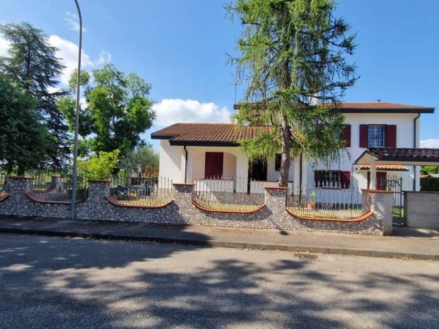 Villa Indipendente in vendita a Unione dei comuni della Bassa Romagna, Lugo