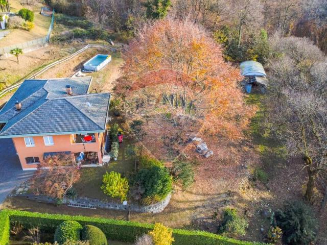 Villa Indipendente in vendita a Comunità Montana Valli del Verbano, Luino