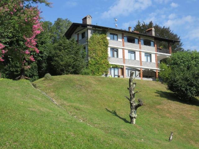 Villa Indipendente in vendita a Comunità Montana Valli del Verbano, Luino