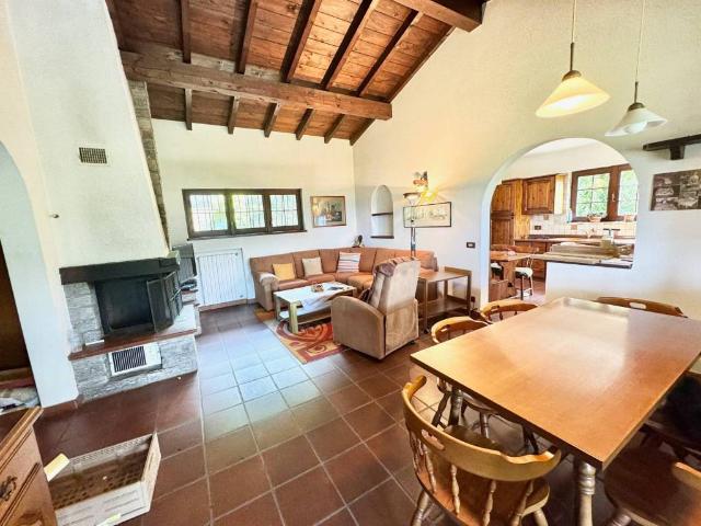 Villa Indipendente in vendita a Comunità Montana Valli del Verbano, Luino