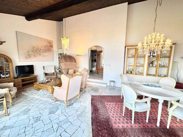 Villa Indipendente in vendita a Comunità Montana Valli del Verbano, Luino