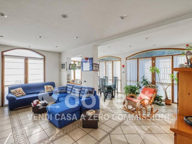Villa Indipendente in vendita a Comunità Montana Valli del Verbano, Luino