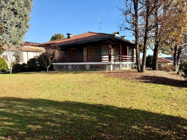 Villa Indipendente in vendita a Portichetto, Luisago