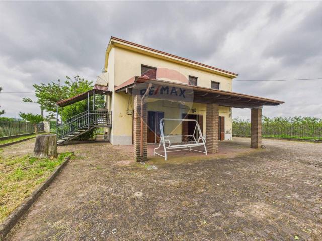 Villa Indipendente in vendita a Lungavilla, Lombardia