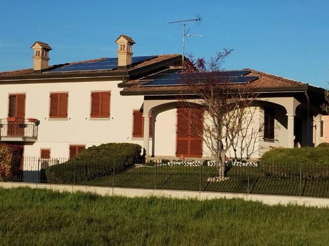 Villa Indipendente in vendita a Lungavilla, Lombardia