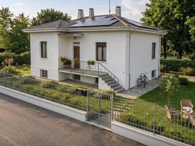 Villa Indipendente in vendita a Lungavilla, Lombardia