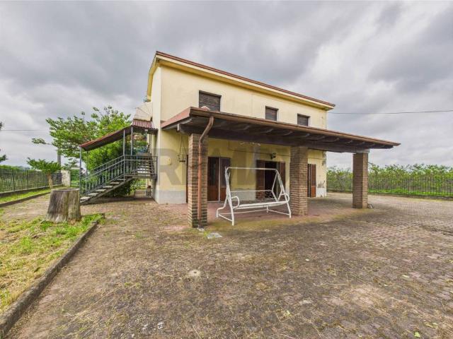 Villa Indipendente in vendita a Lungavilla, Lombardia