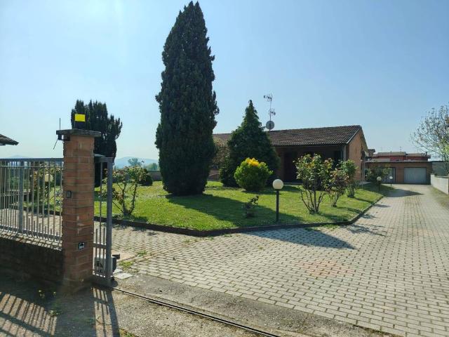 Villa Indipendente in vendita a Lungavilla, Lombardia