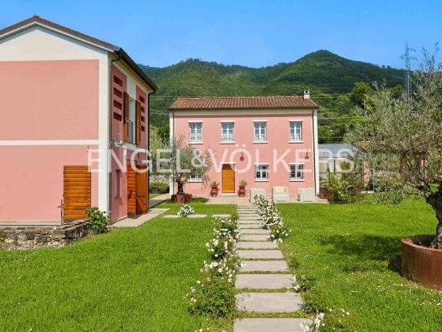 Villa Indipendente in vendita a Isola, Luni