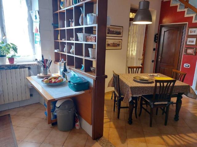 Villa Schiera in vendita a Dogana, Luni