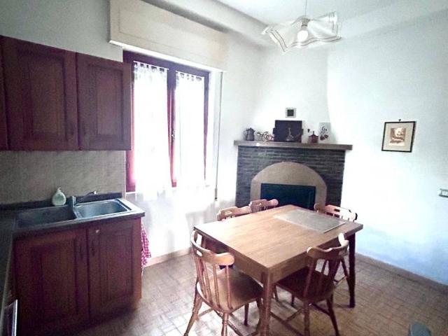 Villa Indipendente in vendita a Dogana, Luni