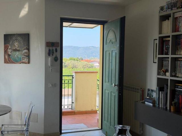 Villa Indipendente in vendita a Dogana, Luni