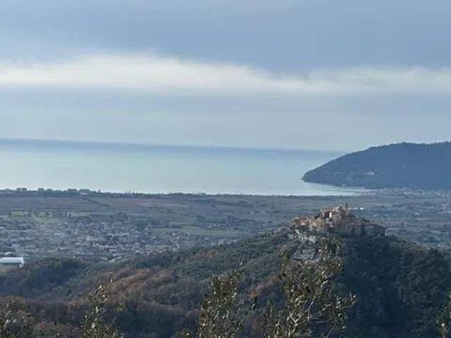Villa Indipendente in vendita a L'Annunziata, Luni