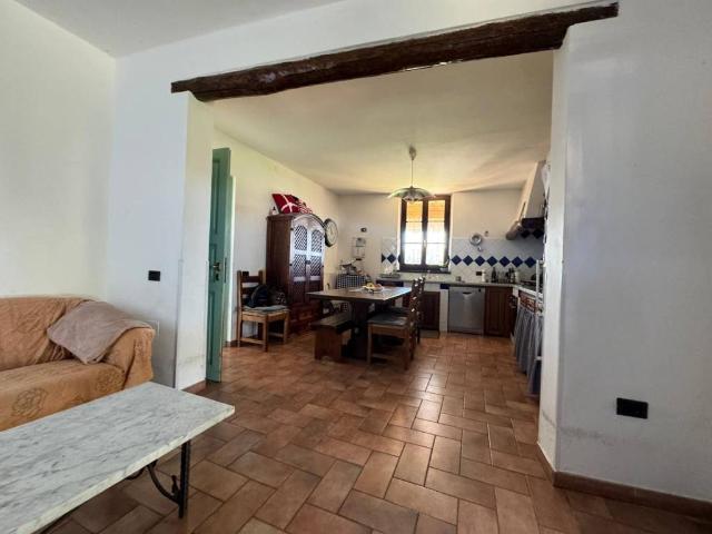 Villa Indipendente in vendita a Isola, Luni
