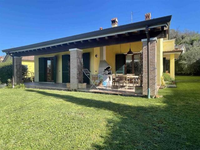 Villa Indipendente in vendita a L'Annunziata, Luni