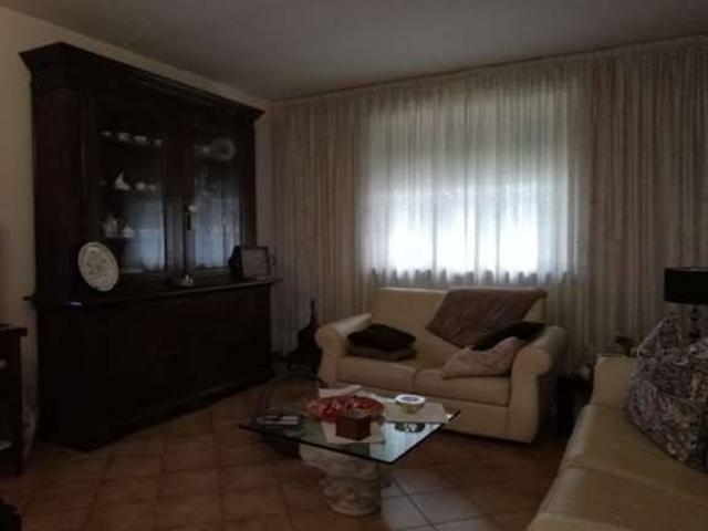 Villa Indipendente in vendita a Dogana, Luni