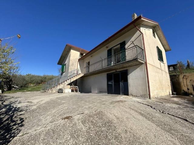 Villa Indipendente in vendita a Taurasi, Campania