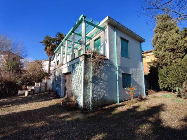Villa Indipendente in vendita a Lurago D'erba, Lombardia