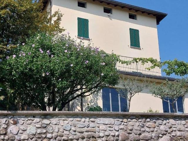 Villa Indipendente in vendita a Lurago d'Erba