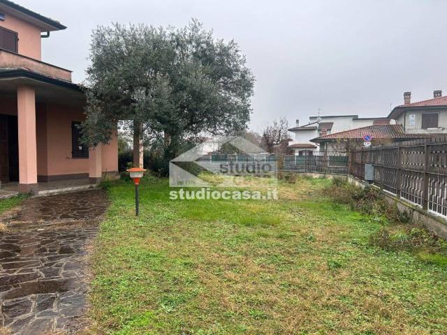 Villa Indipendente in vendita a Lurano, Lombardia