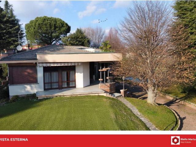 Villa Indipendente in vendita a Caccivio, Lurate Caccivio