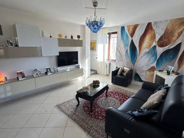 Villa Indipendente in vendita a Caccivio, Lurate Caccivio