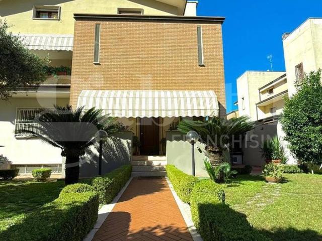 Villa Indipendente in vendita a Lusciano, Campania