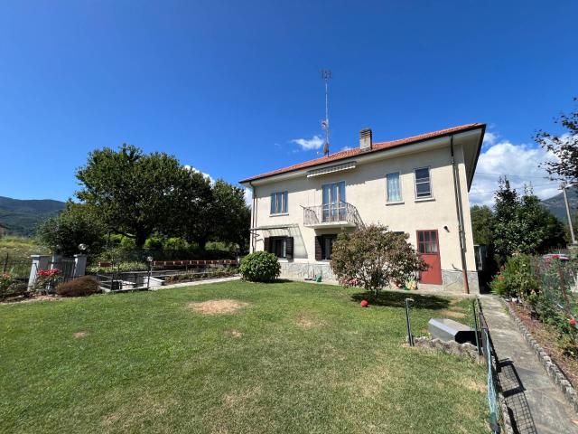 Villa Indipendente in vendita a Colletto, Piemonte