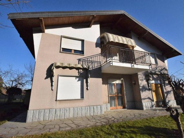 Villa Indipendente in vendita a Colletto, Piemonte