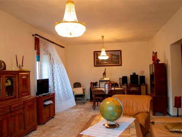 Villa Indipendente in vendita a Lustra, Campania