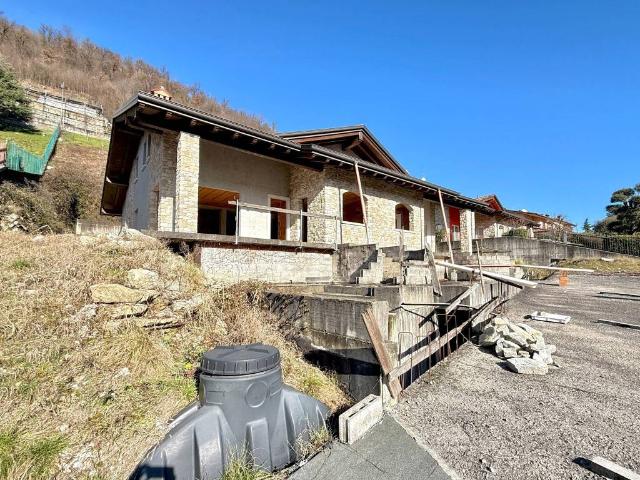 Villa Indipendente in vendita a Luzzana, Lombardia