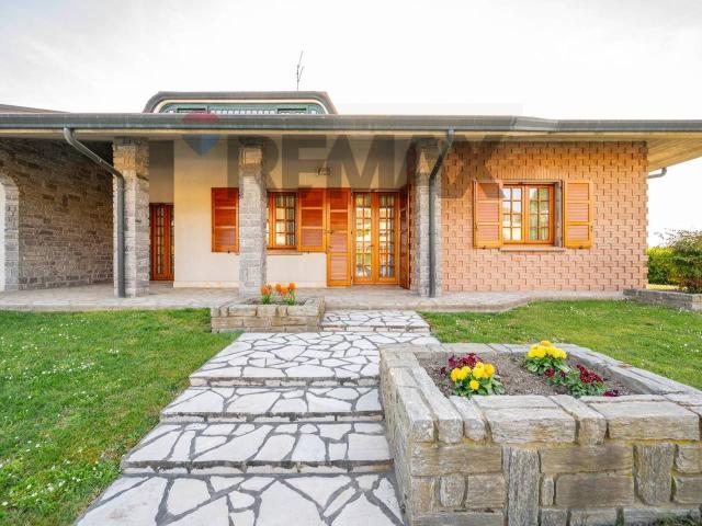 Villa Indipendente in vendita a Bassa Reggiana, Re