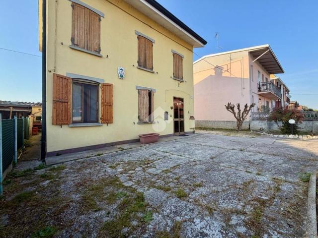 Villa Indipendente in vendita a Bassa Reggiana, Re