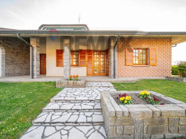 Villa Indipendente in vendita a Bassa Reggiana, Re