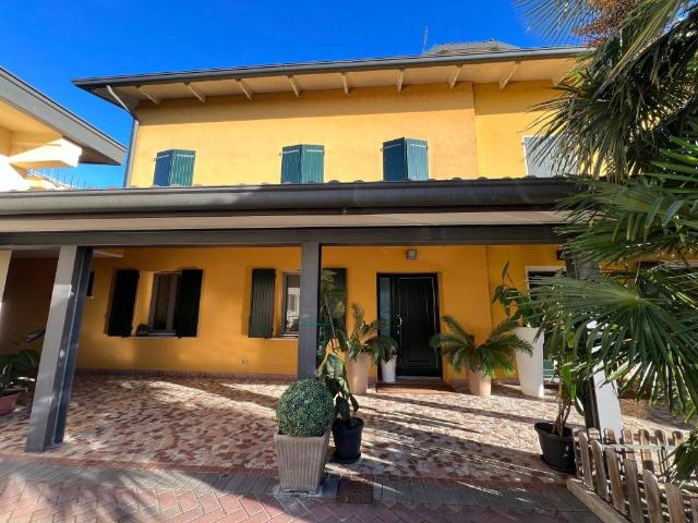 Villa Indipendente in vendita a Bassa Reggiana, Re